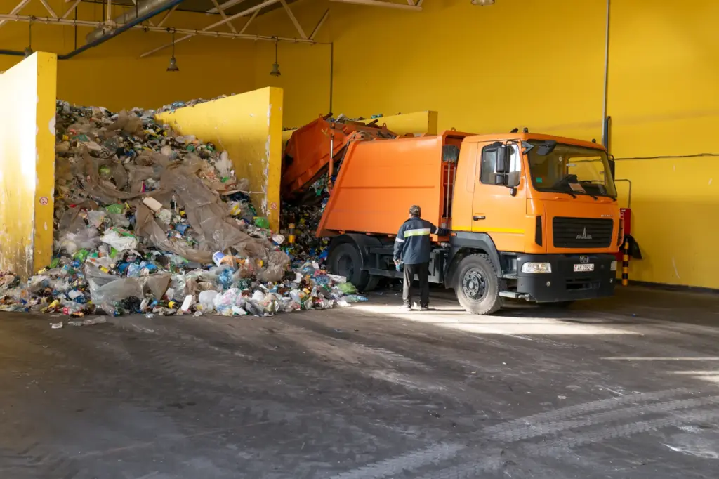 camion llevando basura